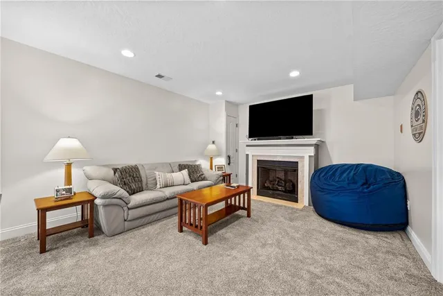 $350,000 | 204 Lenox Court, Imperial, PA 15126