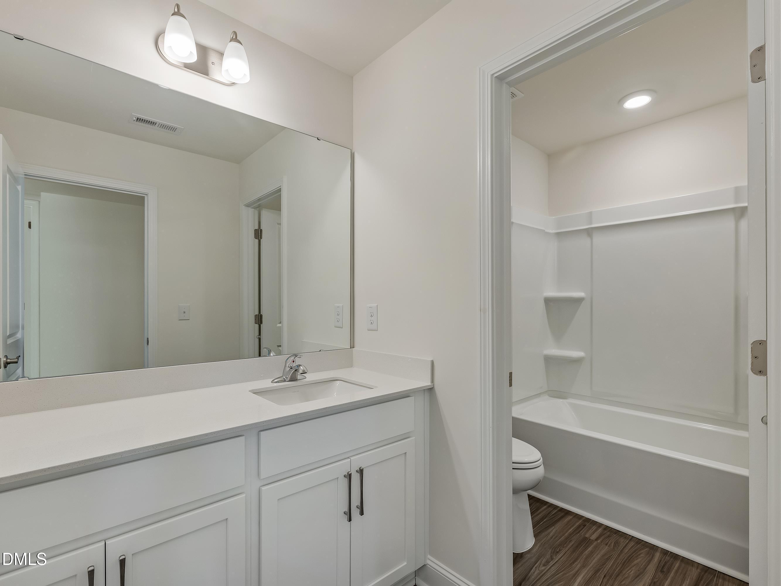 1072 Channel Drop Loop Zebulon, NC 27597 - Photo 5 of 62 Bath 2