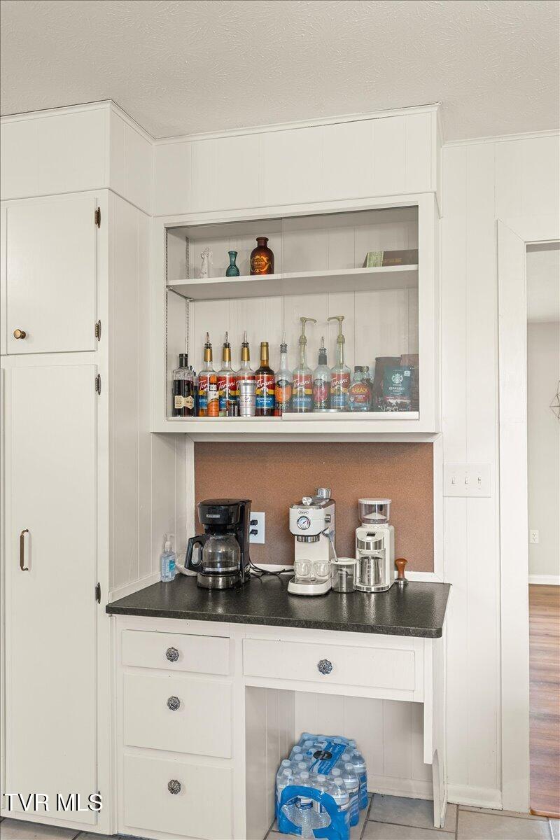 204 Thompson Street Kingsport, TN 37660 - Photo 13 of 46 23-128A3715