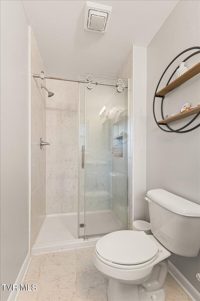 204 Thompson Street Kingsport, TN 37660 - Photo 18 of 46 17-128A3668