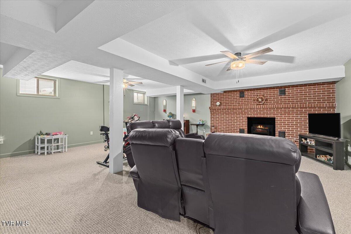 204 Thompson Street Kingsport, TN 37660 - Photo 25 of 46 26-128A3724