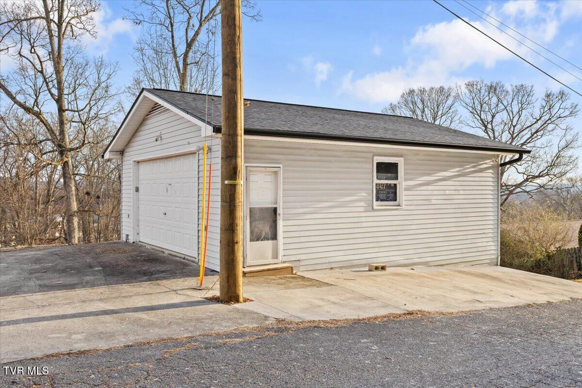 204 Thompson Street Kingsport, TN 37660 - Photo 32 of 46 41-128A3778