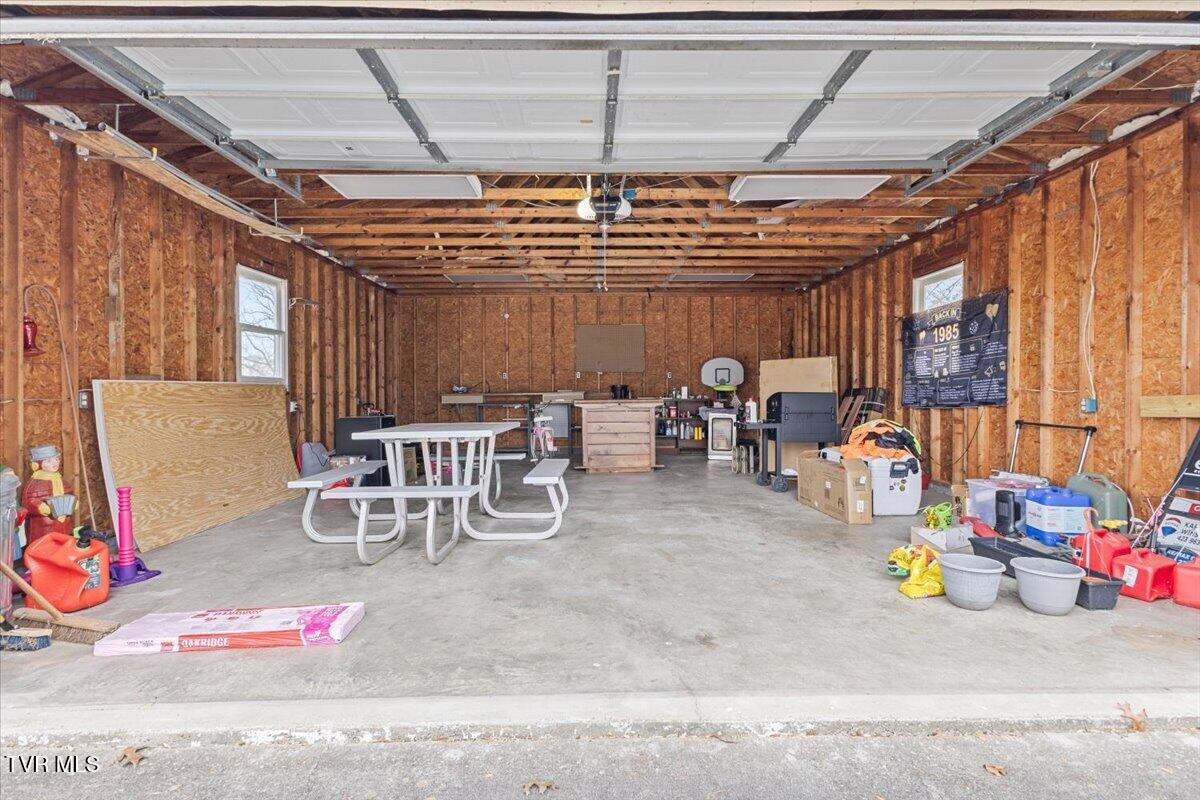 204 Thompson Street Kingsport, TN 37660 - Photo 33 of 46 33-128A3749