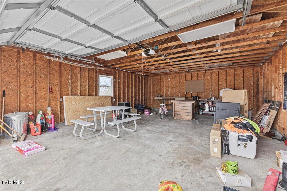 204 Thompson Street Kingsport, TN 37660 - Photo 34 of 46 34-128A3752