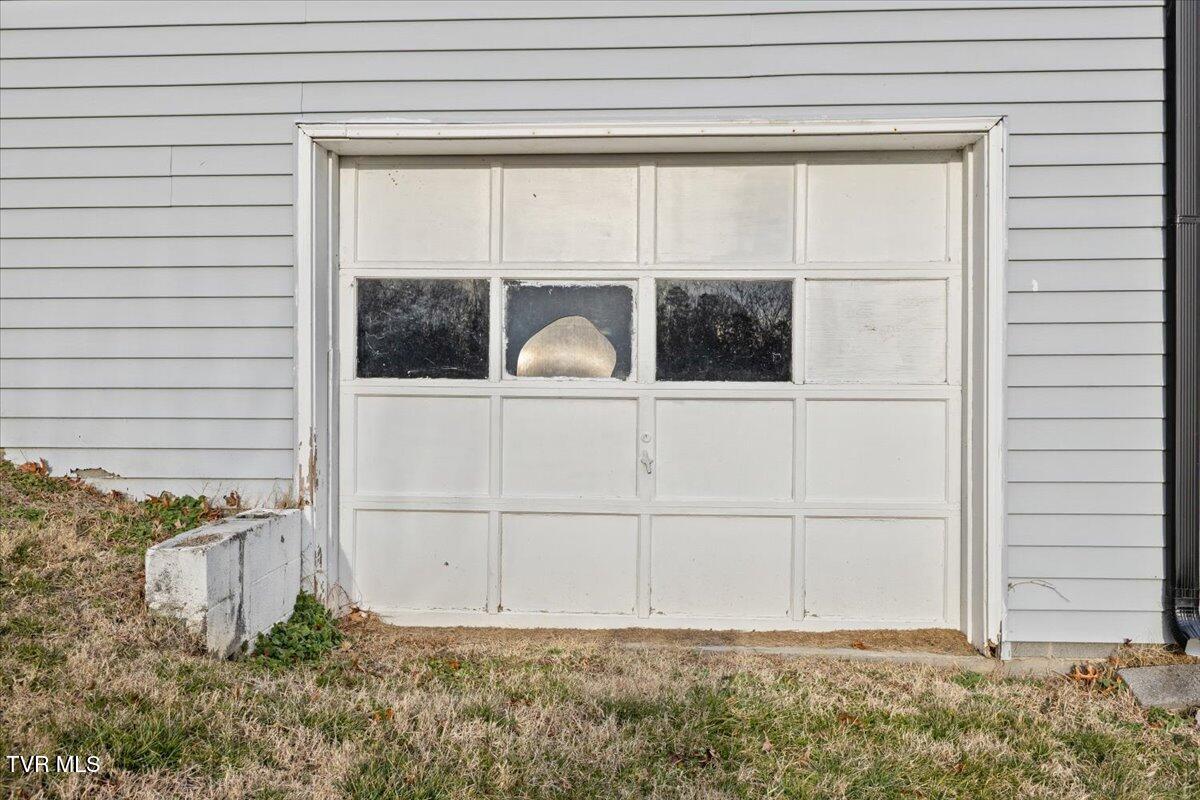 204 Thompson Street Kingsport, TN 37660 - Photo 35 of 46 35-128A3754