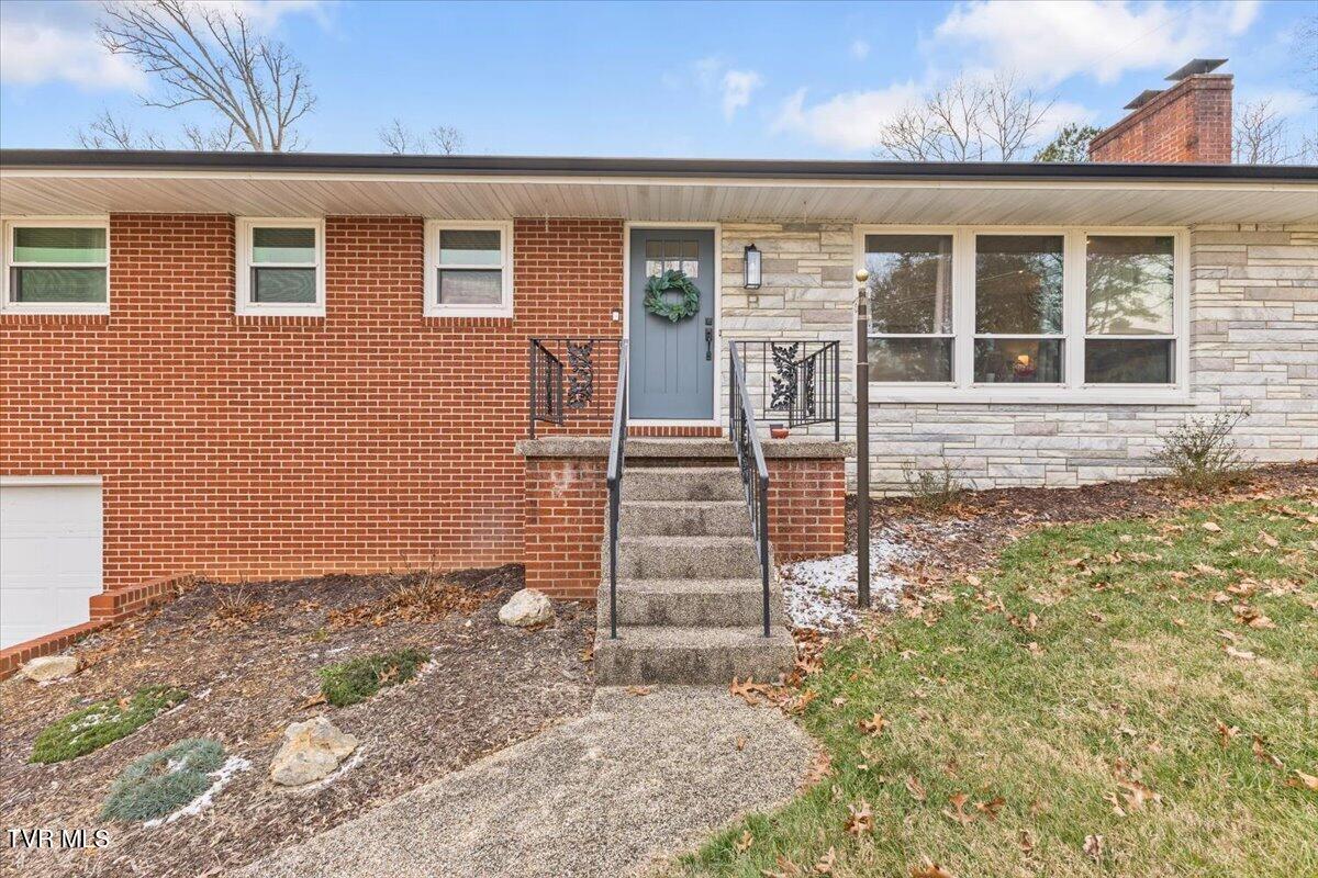 204 Thompson Street Kingsport, TN 37660 - Photo 5 of 46 38-128A3763