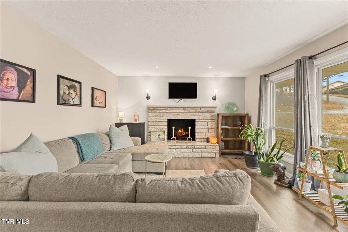 204 Thompson Street Kingsport, TN 37660 - Photo 6 of 46 08-128A3690