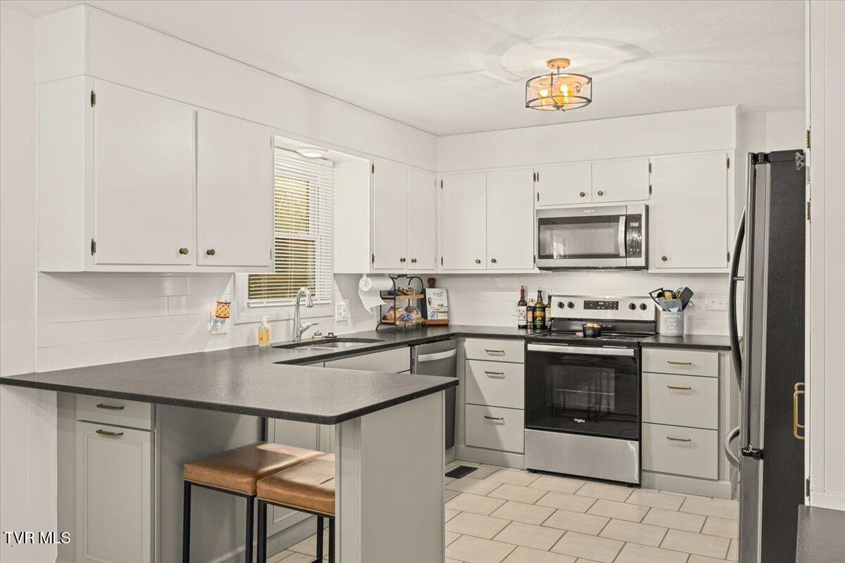 204 Thompson Street Kingsport, TN 37660 - Photo 10 of 46 20-128A3701