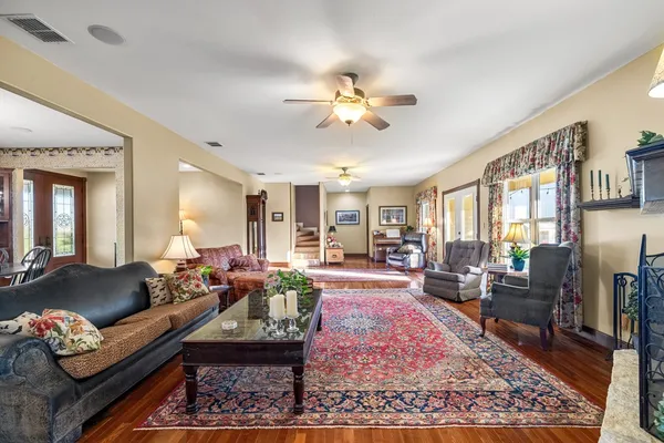 $1,090,000 | 247 Huntleigh Road South, Ingram, TX 78025