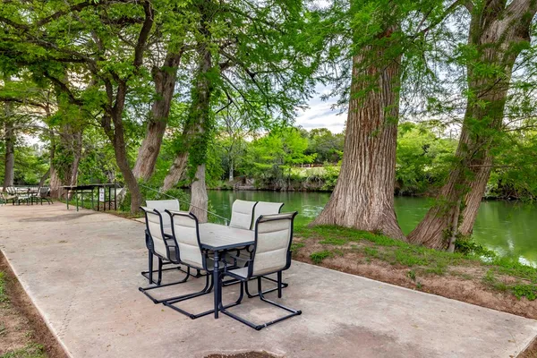 $1,090,000 | 247 Huntleigh Road South, Ingram, TX 78025