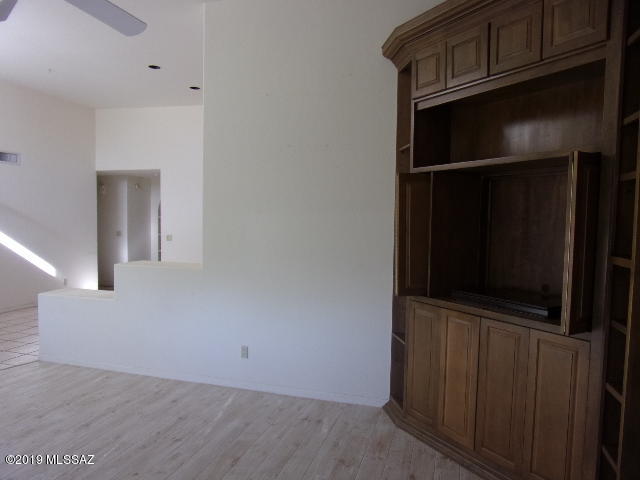 5425 North Cres Ridge Drive Tucson, AZ 85718 - Photo 4 of 31