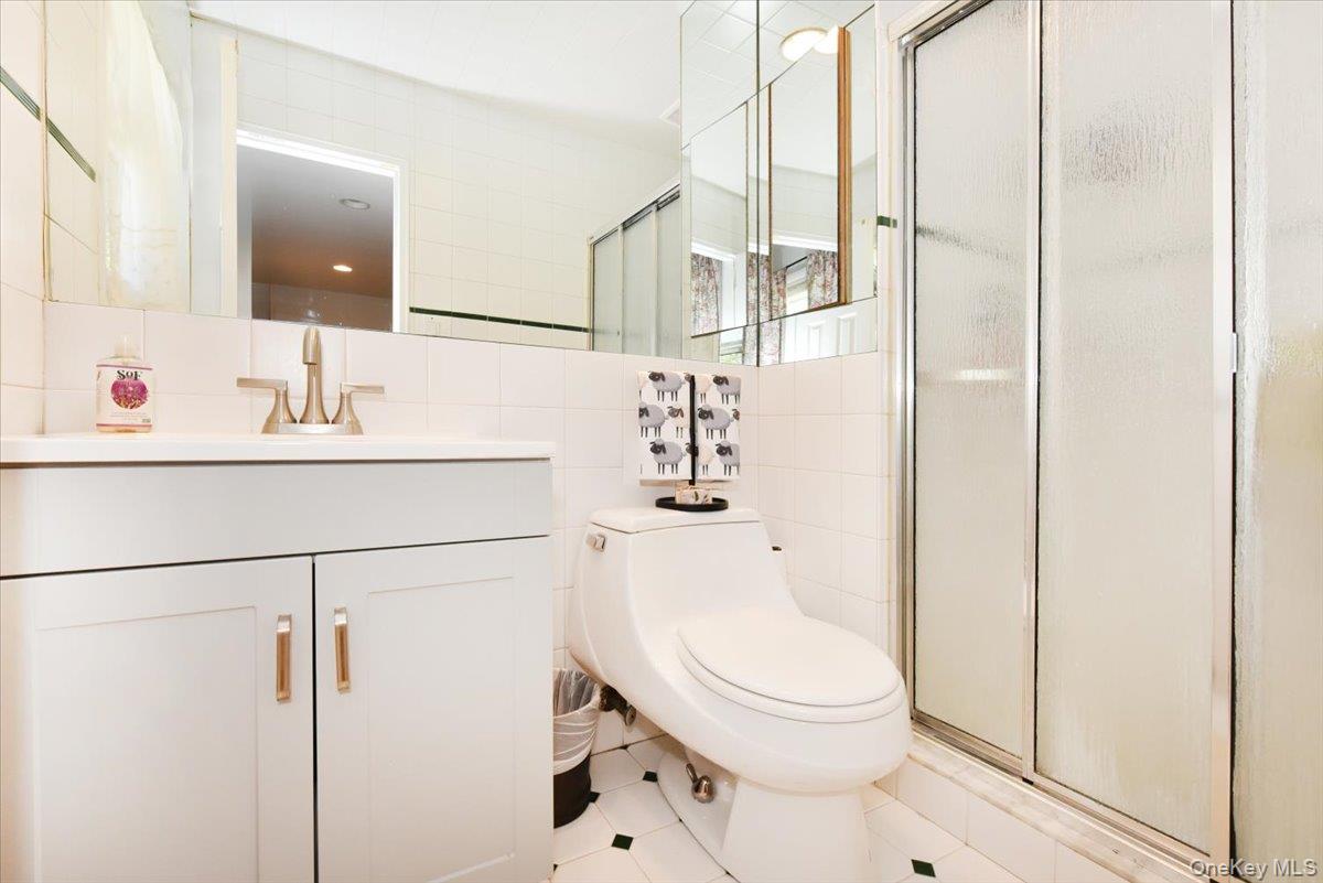 44 Peppermint Road Commack, NY 11725 - Photo 18 of 35