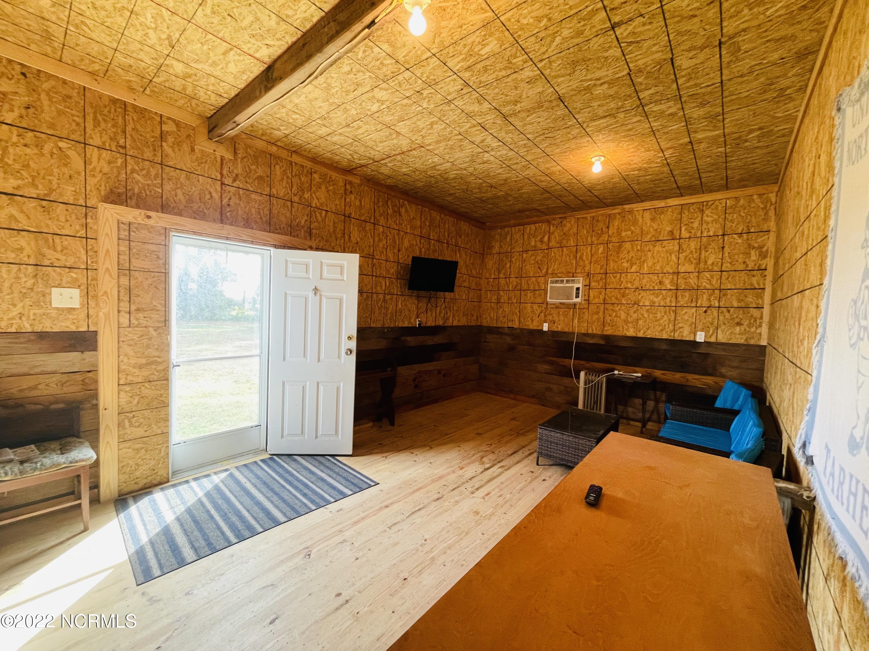9725 Cherry Run Road Washington, NC 27889 - Photo 11 of 31 Front living area