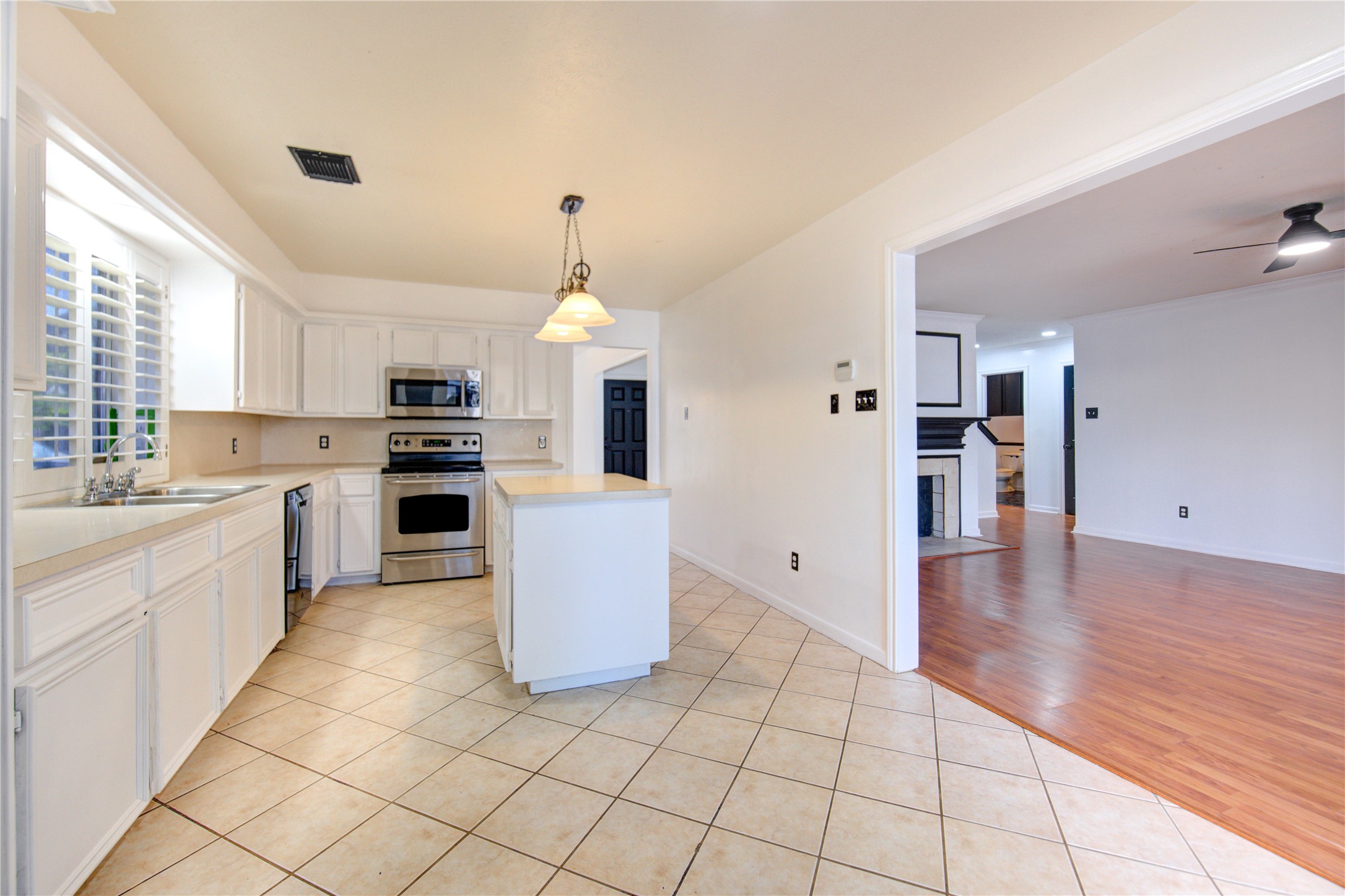 5931 Thom Road Humble, TX 77346 - Photo 4 of 18 a kitchen with granite countertop a refrigerator and a stove top oven