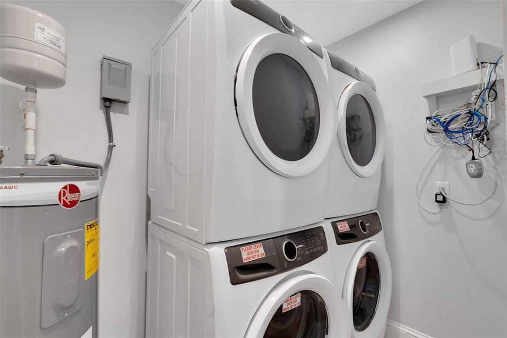 538 Canal Road Sarasota, FL 34242 - Photo 20 of 49 a utility room with dryer and washer