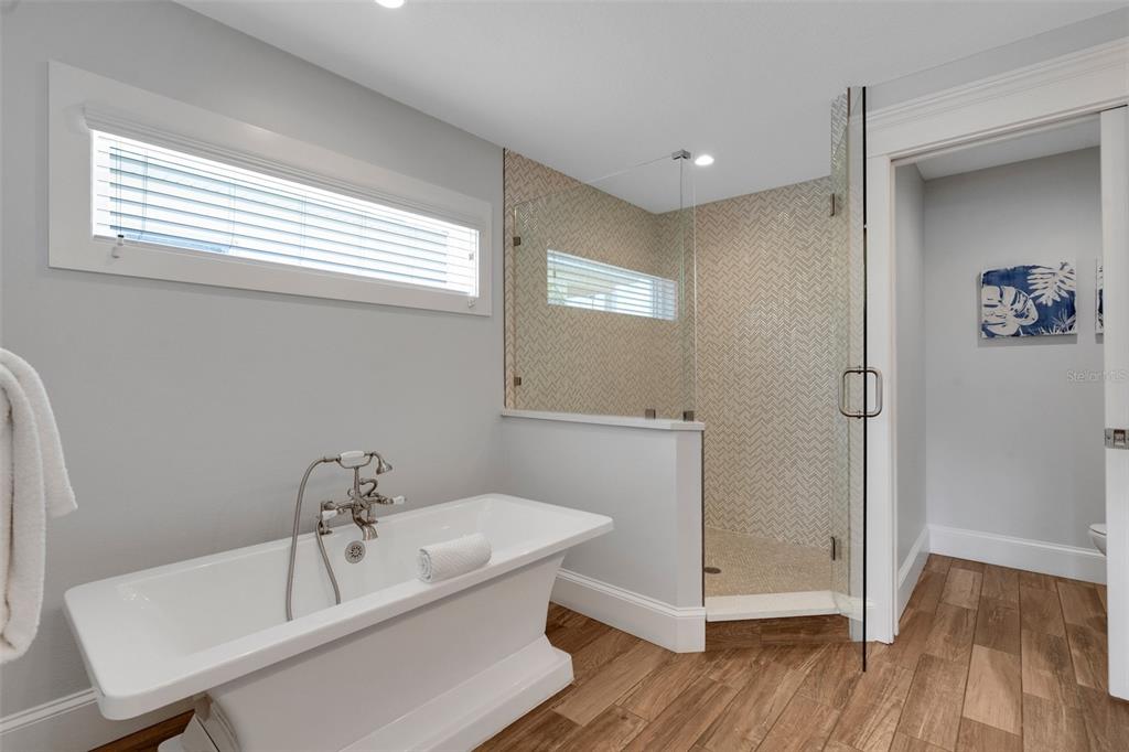 538 Canal Road Sarasota, FL 34242 - Photo 44 of 49 a bathroom with a sink and a bathtub