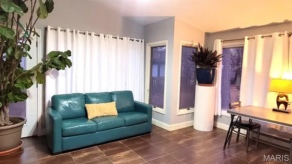 $699,900 | 7120 Lindell Boulevard, University City, MO 63130