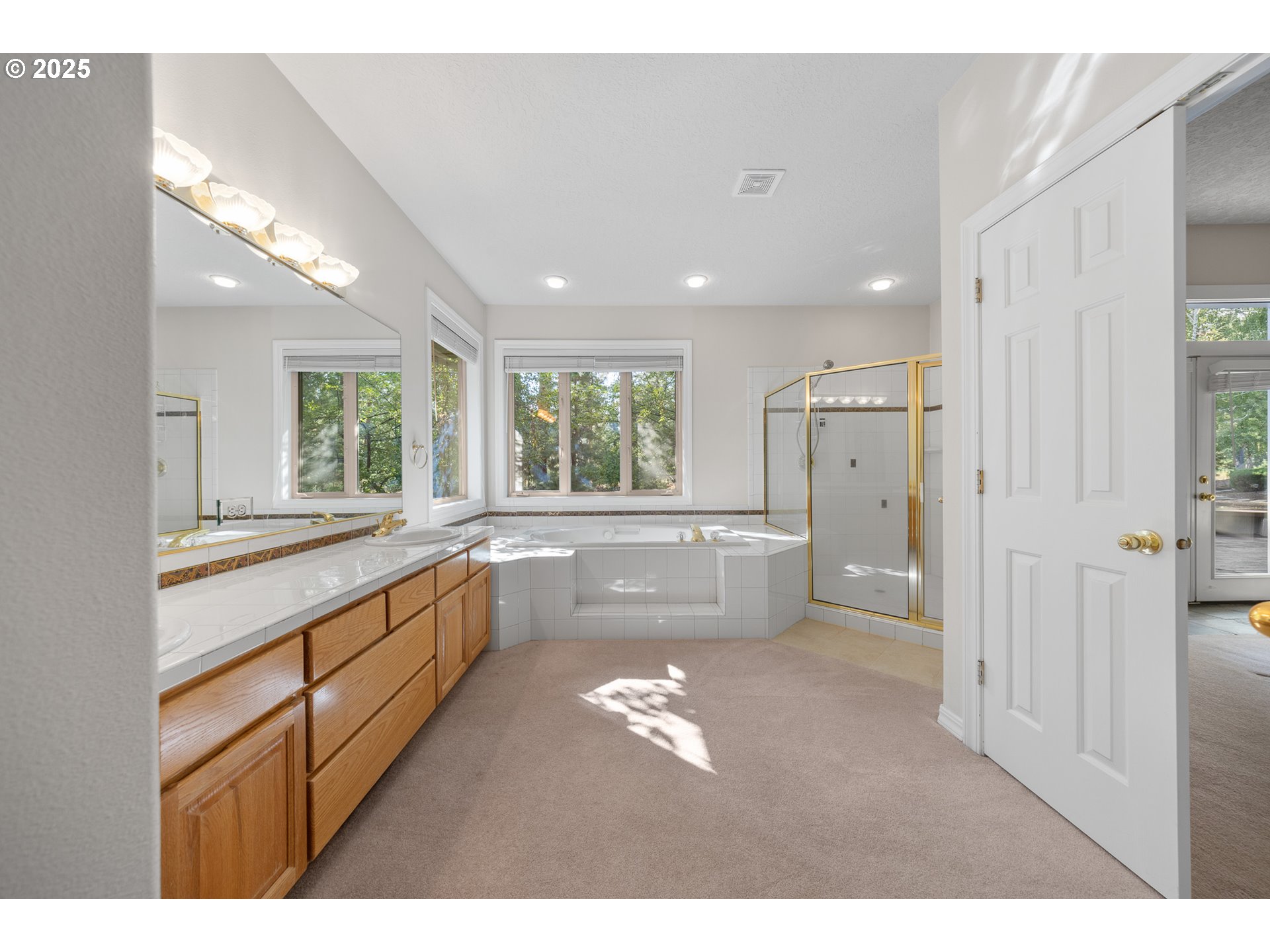 60799 Currant Way Bend, OR 97702 - Photo 12 of 28 a kitchen with stainless steel appliances a refrigerator and a sink