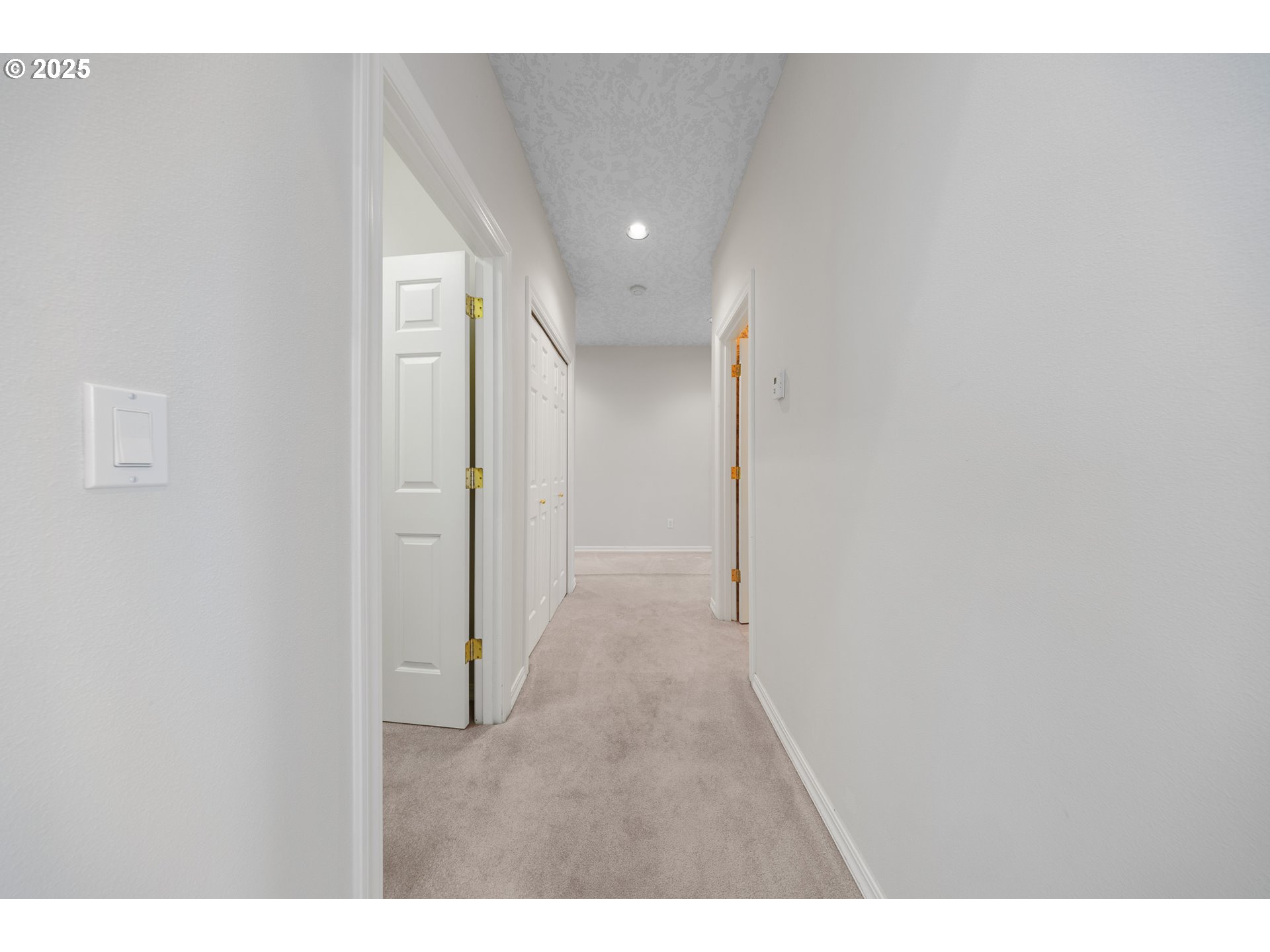 60799 Currant Way Bend, OR 97702 - Photo 15 of 28 a view of hallway
