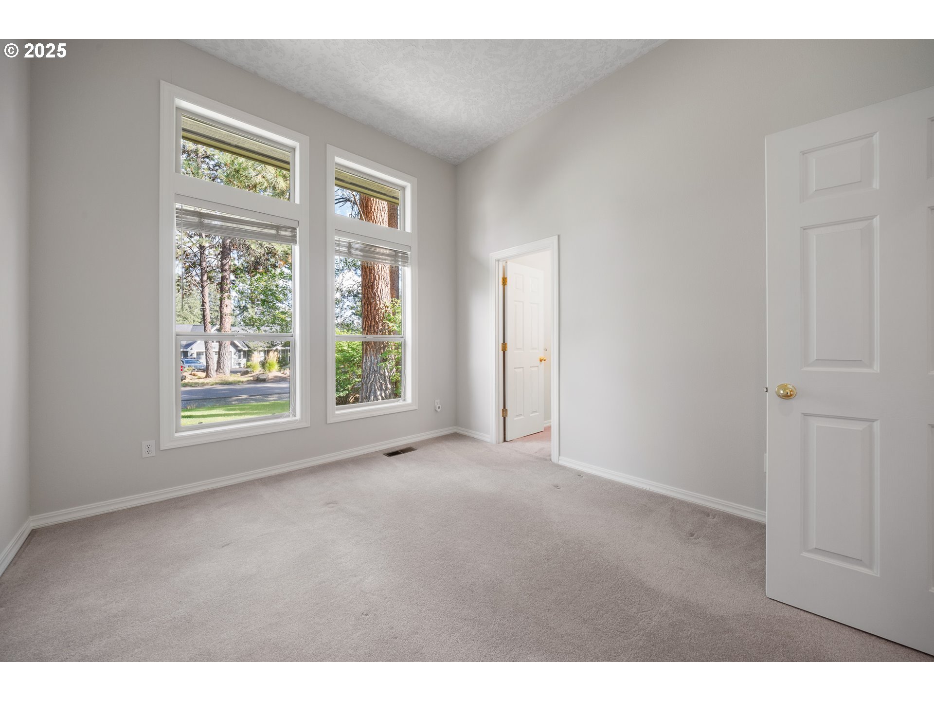 60799 Currant Way Bend, OR 97702 - Photo 16 of 28 a view of an empty room with a window
