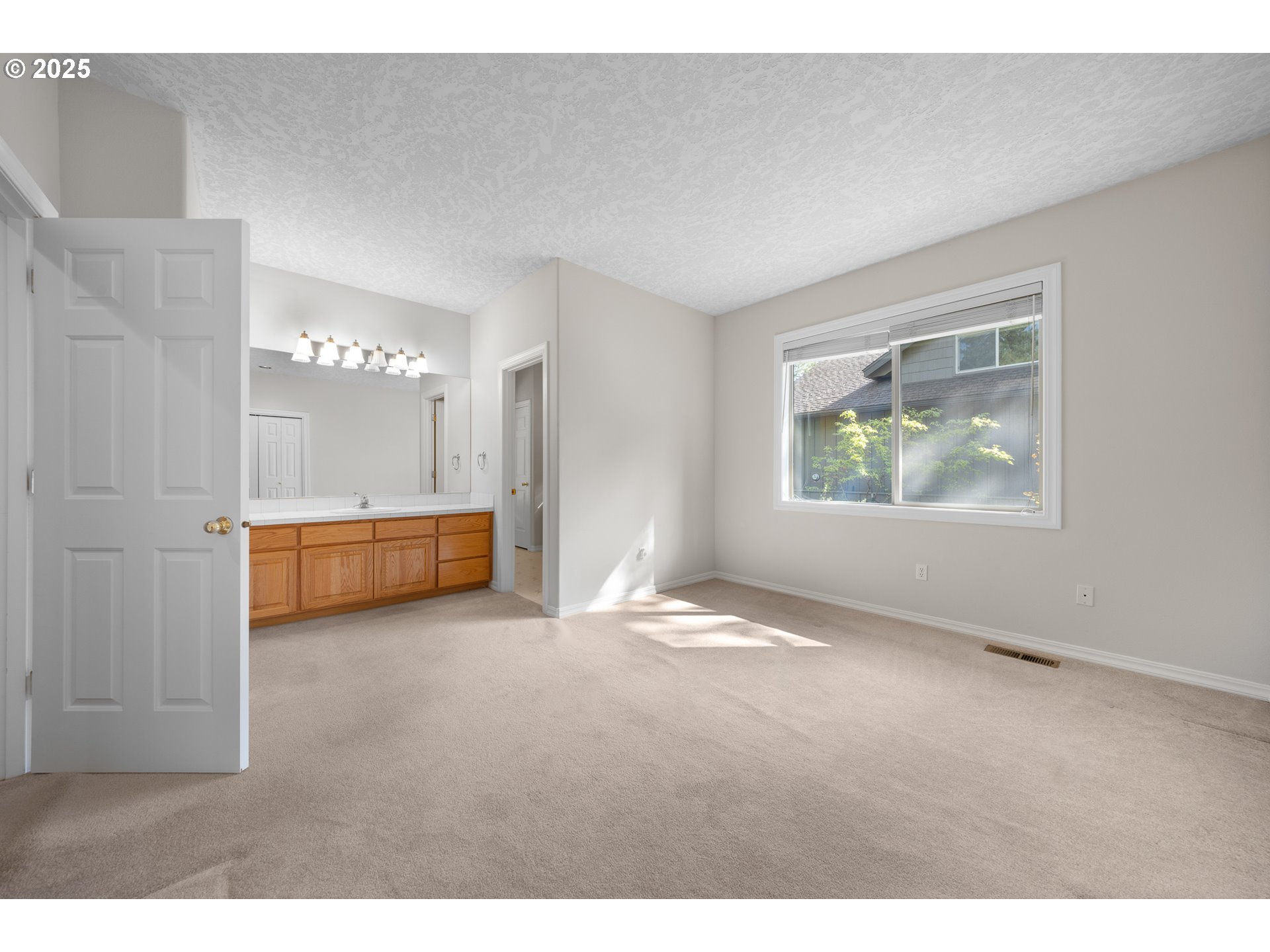 60799 Currant Way Bend, OR 97702 - Photo 19 of 28 a view of a room with window