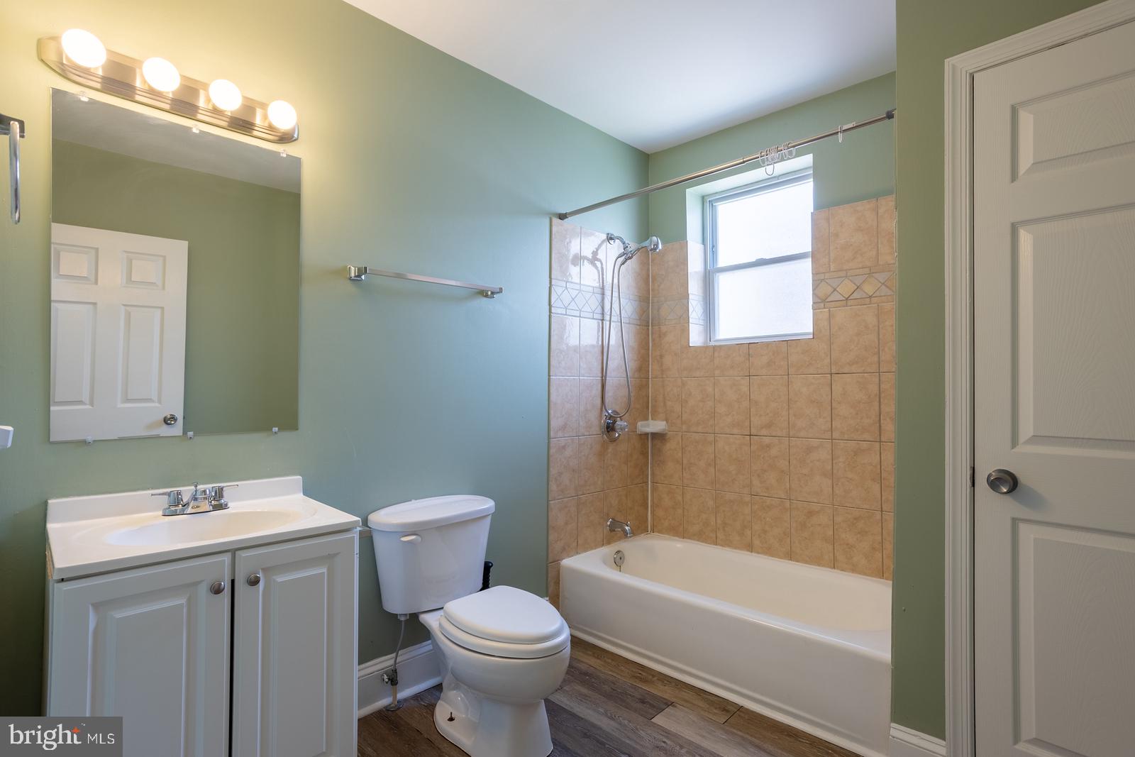 1733 Rutland Avenue Baltimore, MD 21213 - Photo 17 of 29 Bathroom