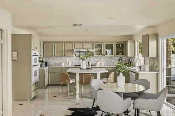 $1,988,000 | 7 Carriage Drive, Irvine, CA 92602