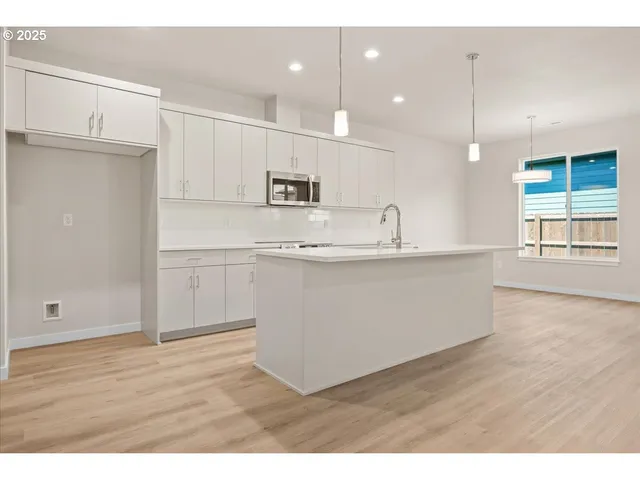 $569,900 | 12316 Northeast 107th Way, Vancouver, WA 98682