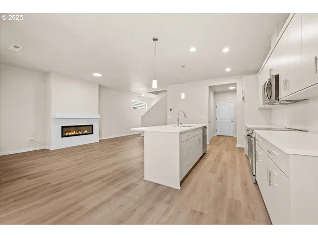 $569,900 | 12316 Northeast 107th Way, Vancouver, WA 98682