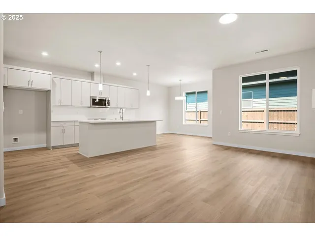 $569,900 | 12316 Northeast 107th Way, Vancouver, WA 98682