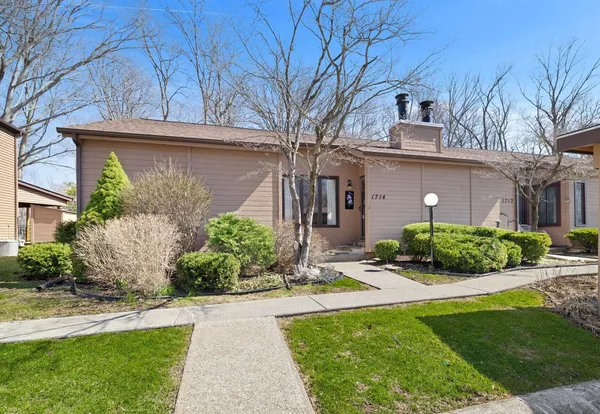 $245,000 | 1714 Earthstone Drive, Unit 28, Valparaiso, IN 46383