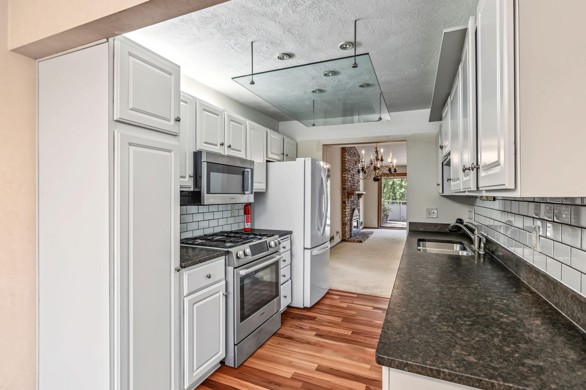 10275 Scarborough Road Bloomington, MN 55437 - Photo 10 of 38 Gallery Image 10