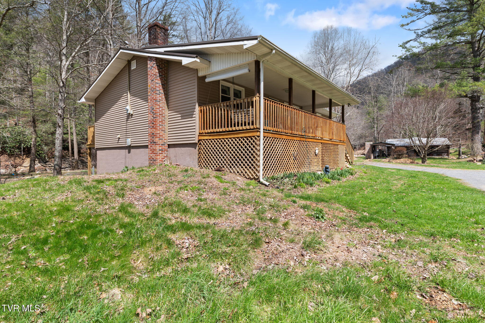 23146 Taylor Valley Road Damascus, VA 24236 - Photo 7 of 31 5-web-or-mls-23146-taylors-valley-rd