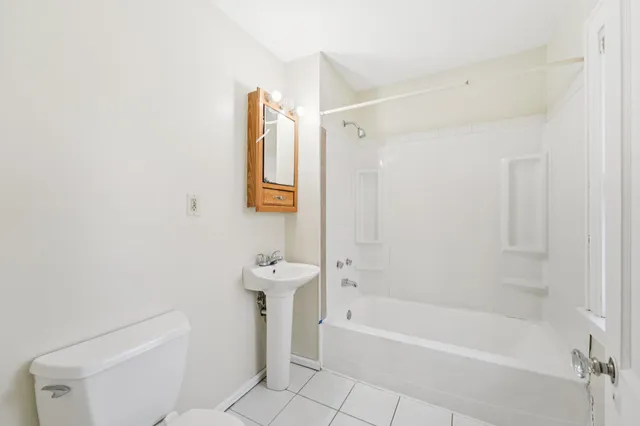 $1,950 | 661 Surrey Avenue East, St. Paul, MN 55106