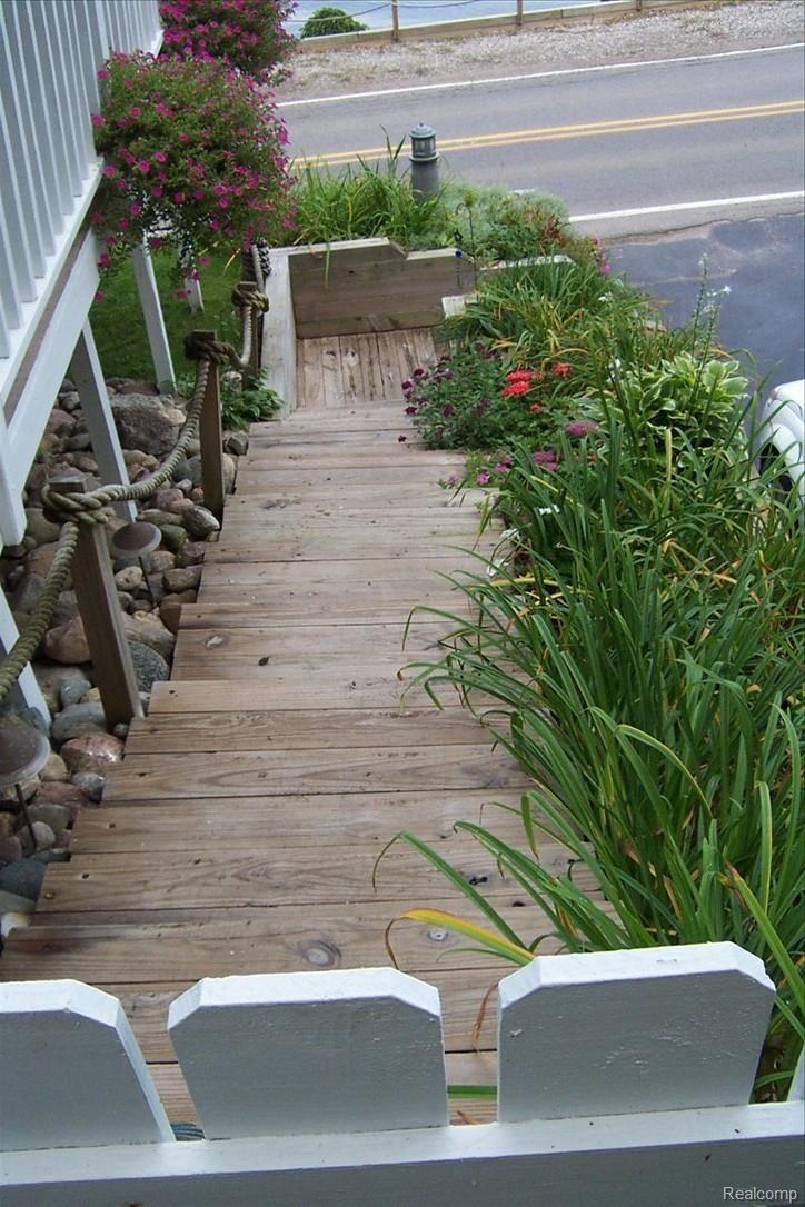 445 Heights Road Lake Orion, MI 48362 - Photo 17 of 24 Stairway to Paradise