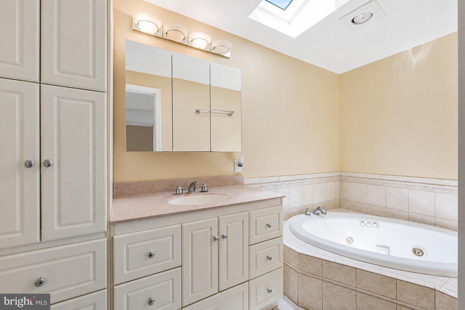 17313 Dowden Way Poolesville, MD 20837 - Photo 6 of 9