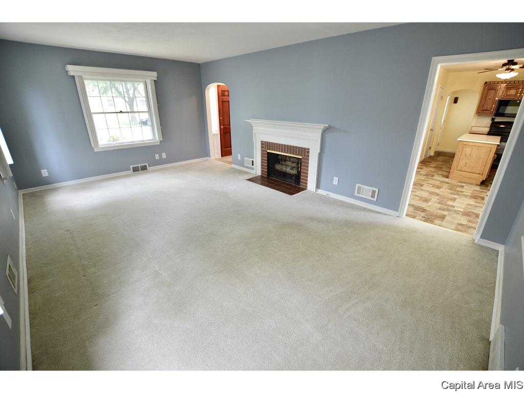 2315 State Springfield, IL 62704 - Photo 7 of 33