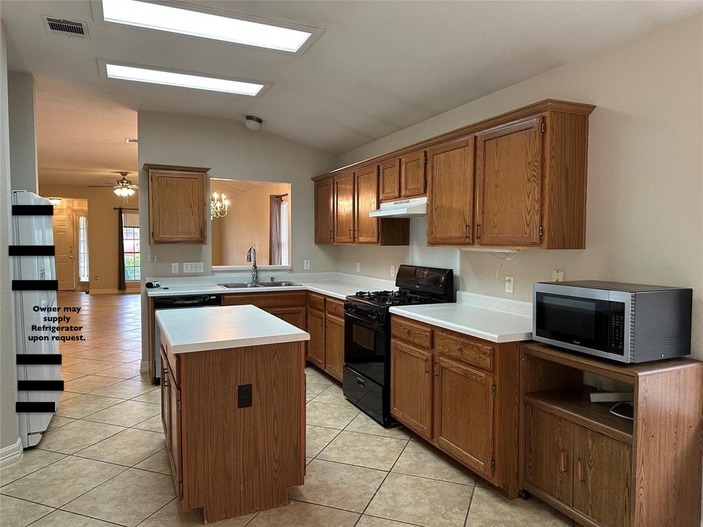 706 Luke Lane Leander, TX 78641 - Photo 4 of 19 Kitchen
*Refrigerator in property is owned by the current tenant. Owner will consider install of refrigerator upon request.