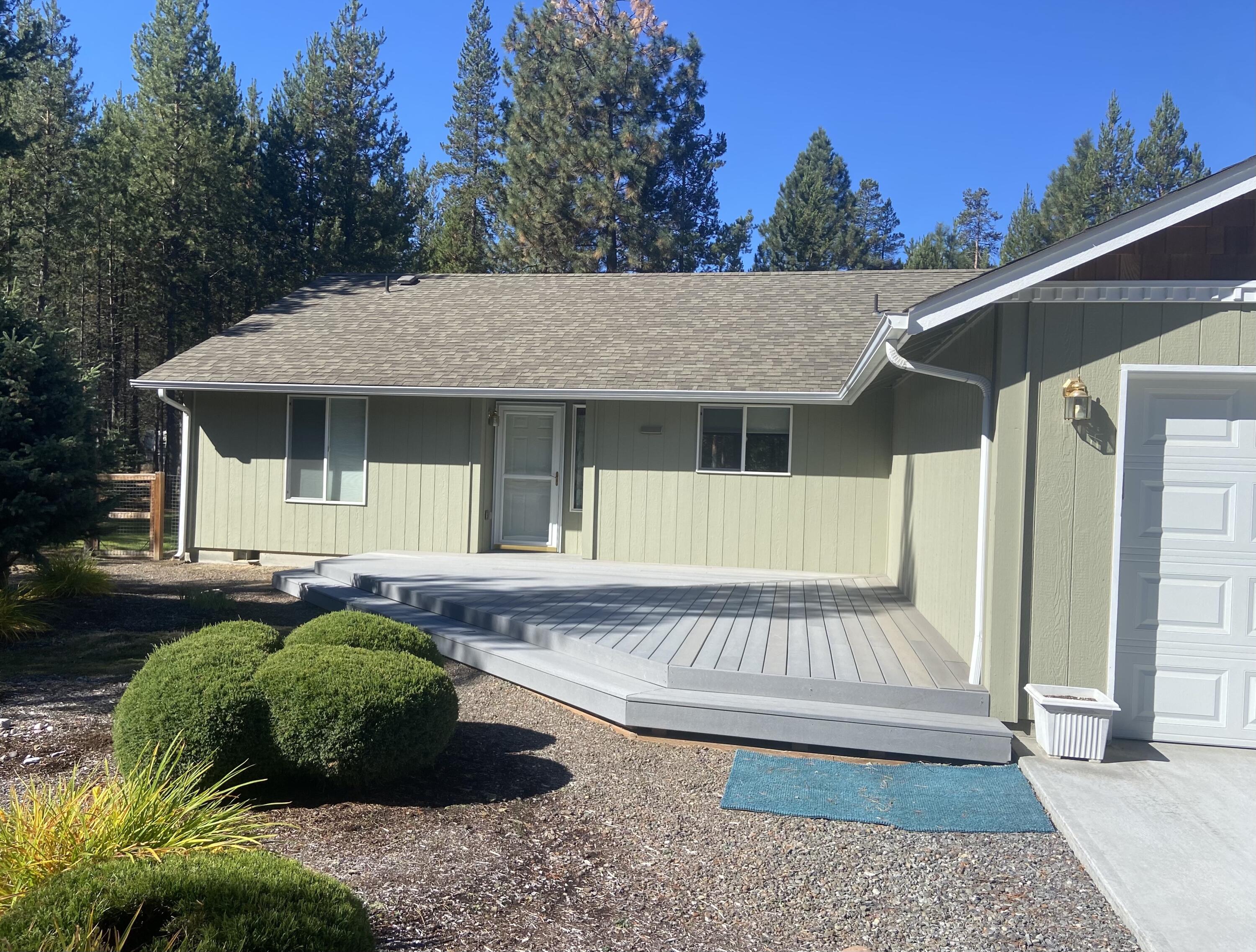 53335 Deep Woods Road La Pine, OR 97739 - Photo 3 of 33 Front Deck