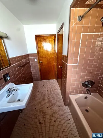 $2,300 | 60 Roosevelt Street, Unit 2, Little Ferry, NJ 07643