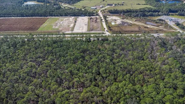 a view of a tennis ground with a small yard