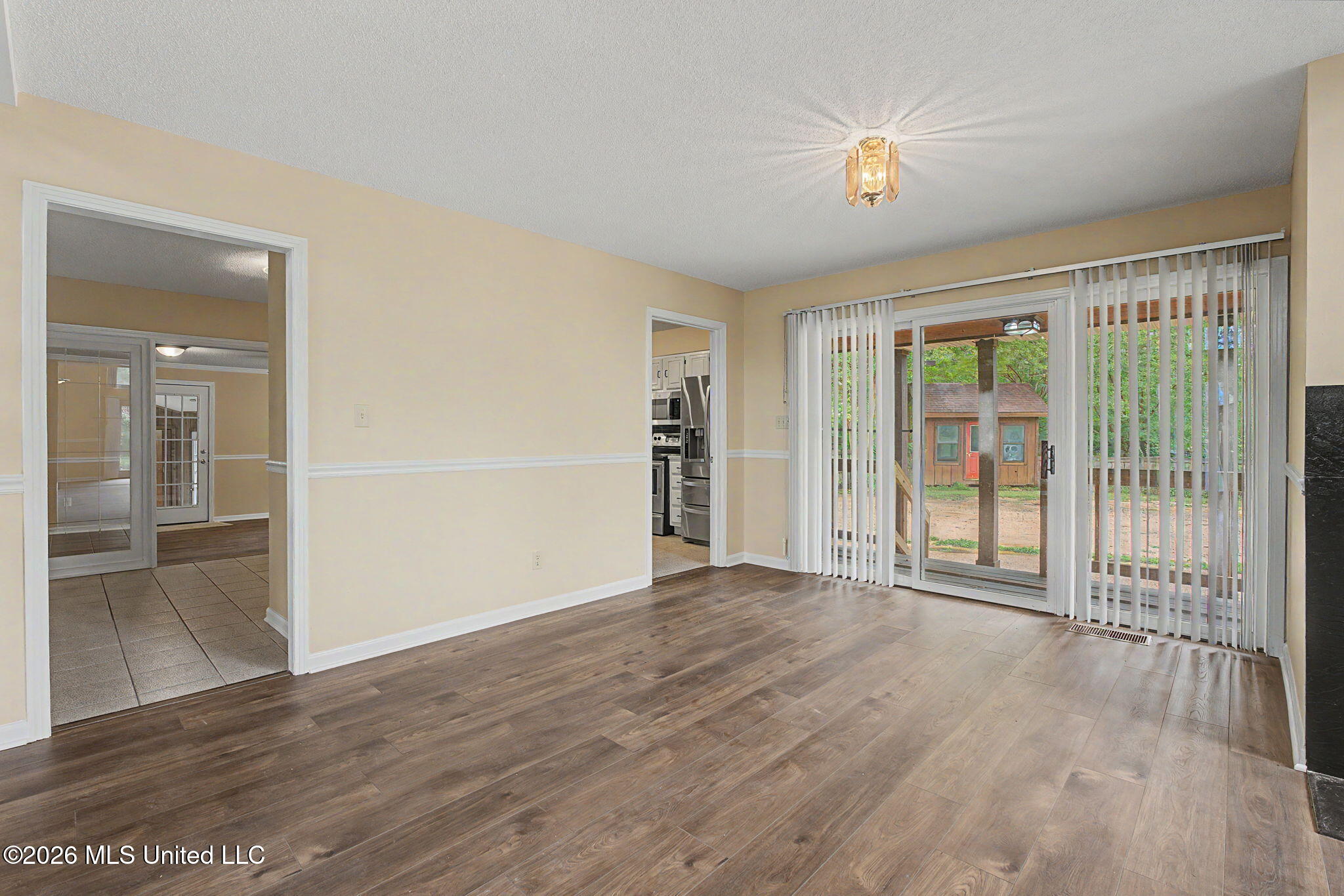 448 Oakley Road Senatobia, MS 38668 - Photo 14 of 61 Dining room!