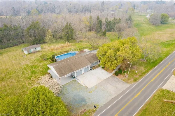 $415,500 | 1402 Cherry Lane, Graham, NC 27253