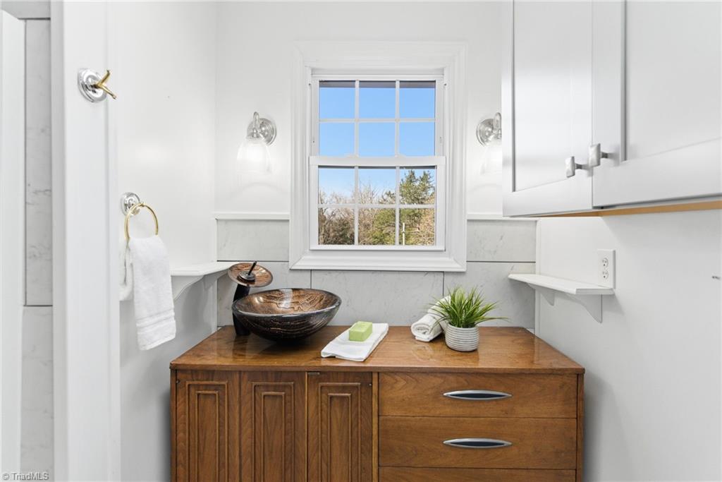 1402 Cherry Lane Graham, NC 27253 - Photo 13 of 24