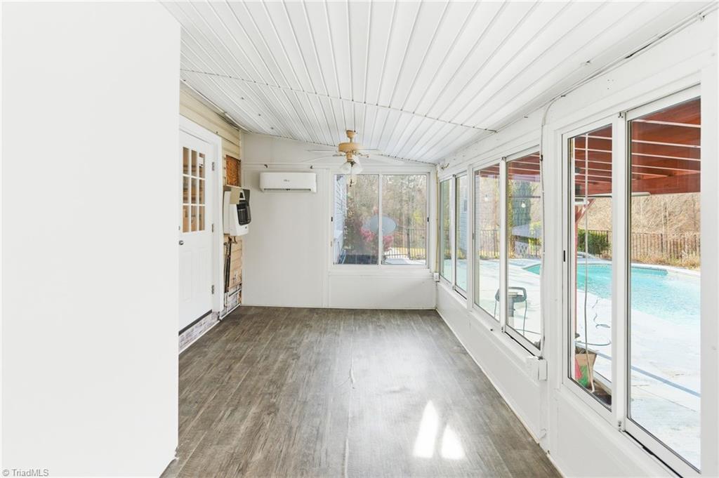 1402 Cherry Lane Graham, NC 27253 - Photo 17 of 24 Sunroom