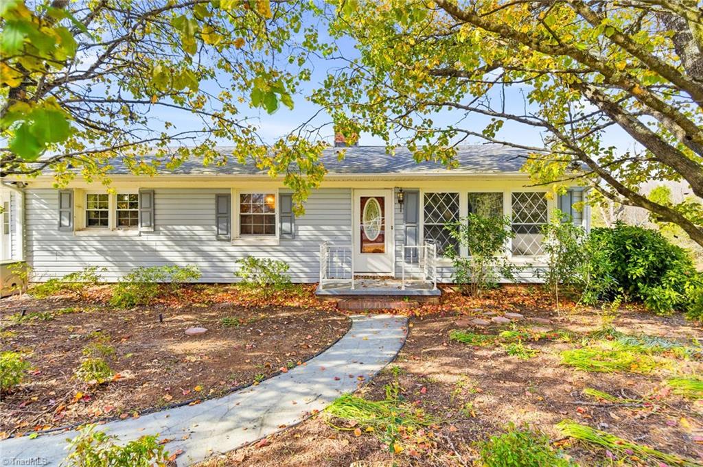 1402 Cherry Lane Graham, NC 27253 - Photo 2 of 24