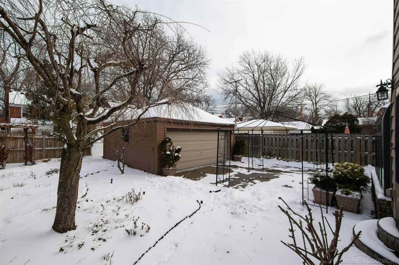 318 Fisher Road Grosse Pointe, MI 48230 - Photo 40 of 43 50005538-39.JPG