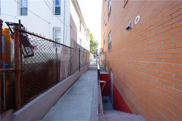 $825,000 | 1725 68th Street, Unit 2R | Bensonhurst