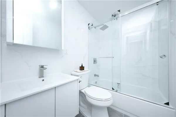 $825,000 | 1725 68th Street, Unit 2R | Bensonhurst