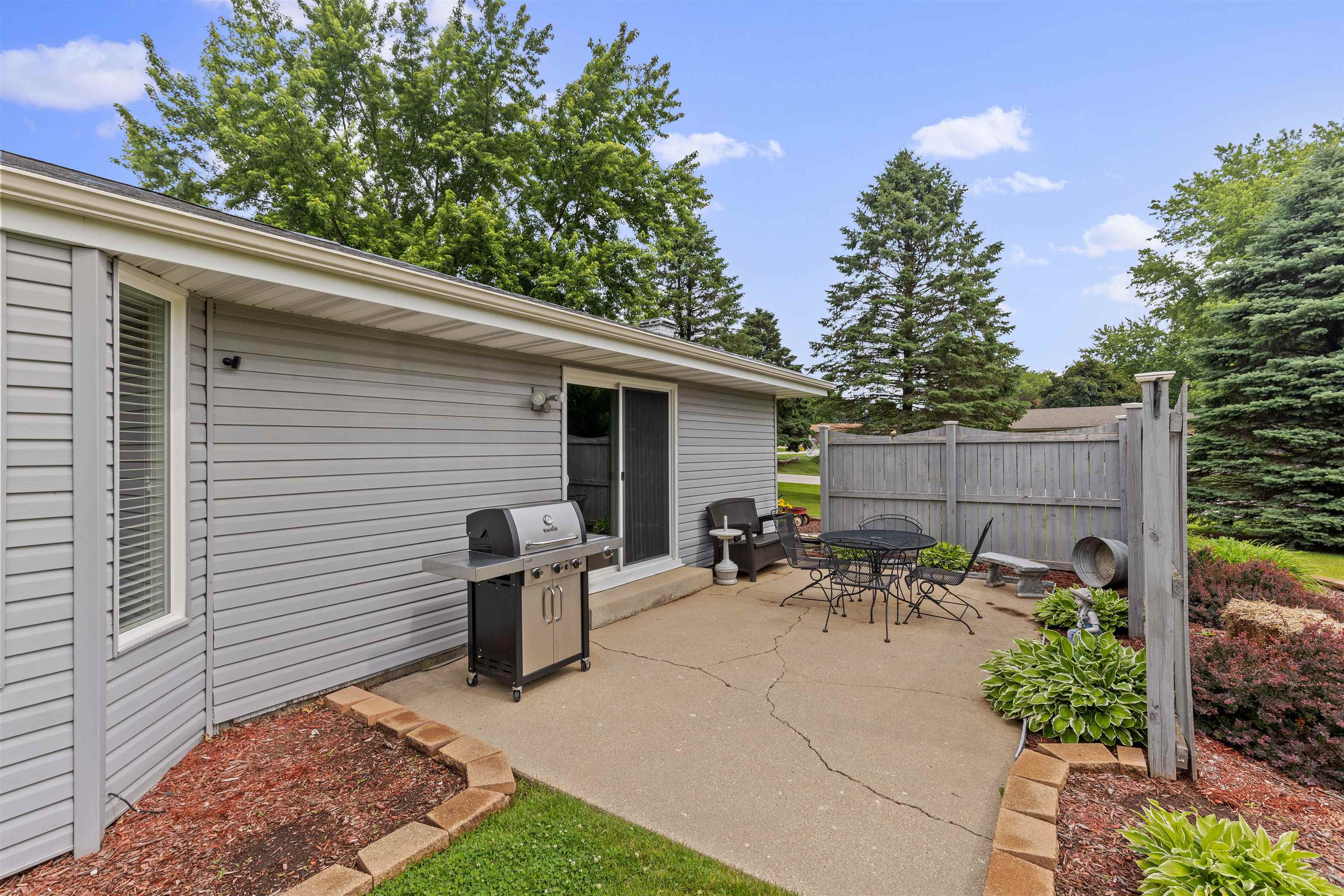 12053 Bend River Road Roscoe, IL 61073 - Photo 4 of 25 Gallery Image 4